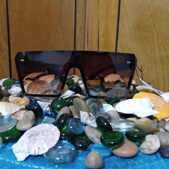 Sunglasses - Picture 5 of 10